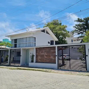 Casa de Férias Residencial Rumo Ao Mar - Bombinhas-sc, Bombinhas